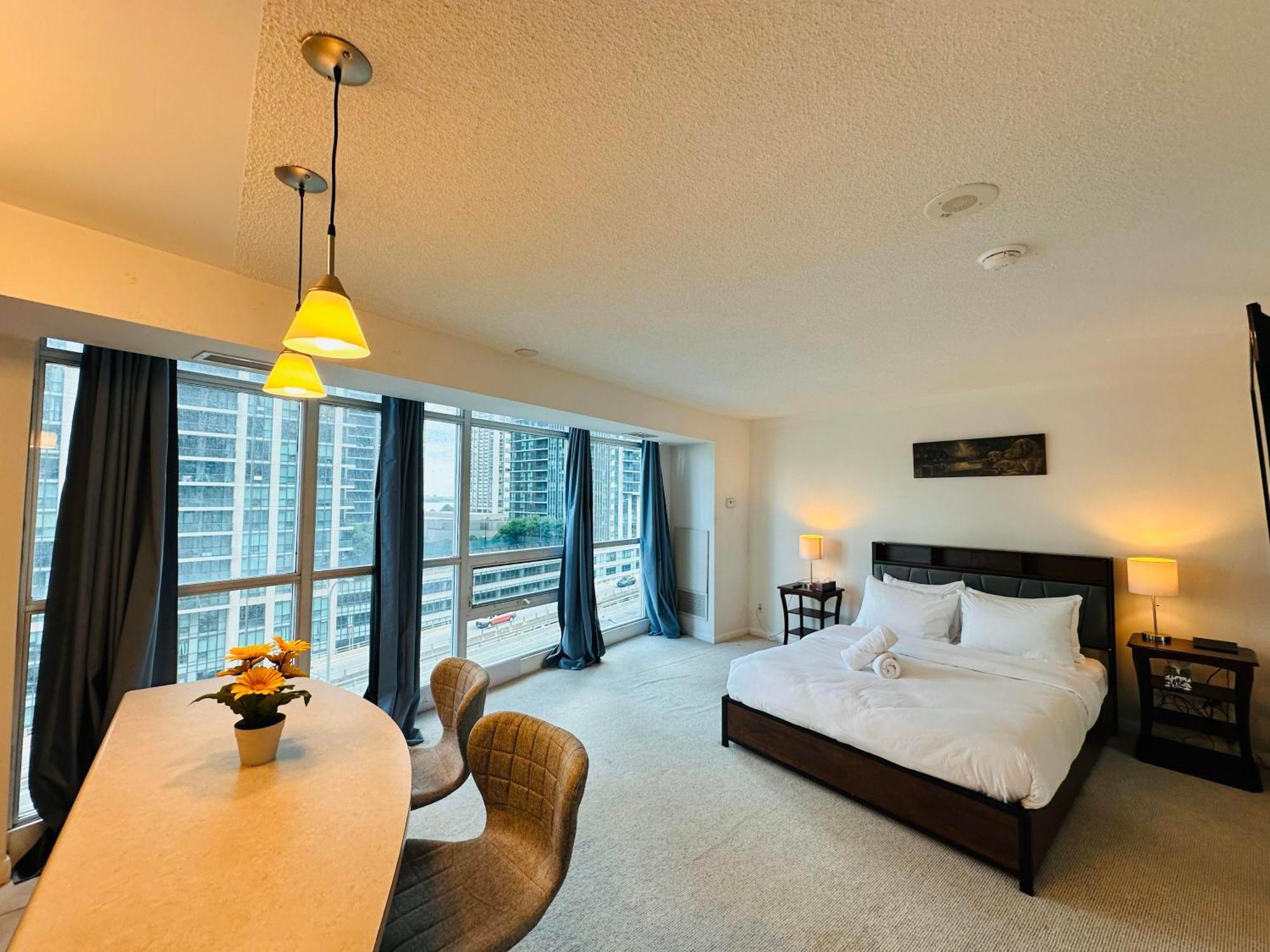 Rivetstays - The Yonge Toronto Eksteriør billede